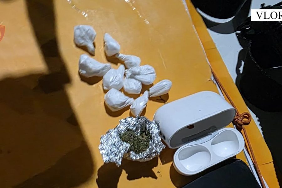 Shpërndanin lëndë narkotike tek adoleshentët, në pranga 17-vjeçari në Vlorë! Procedohet një tjetër