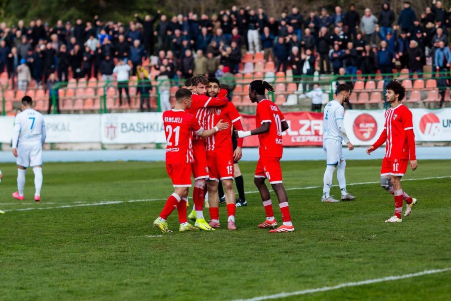 Skënderbeu në Superligë, Laçi fiton me Pogradecin