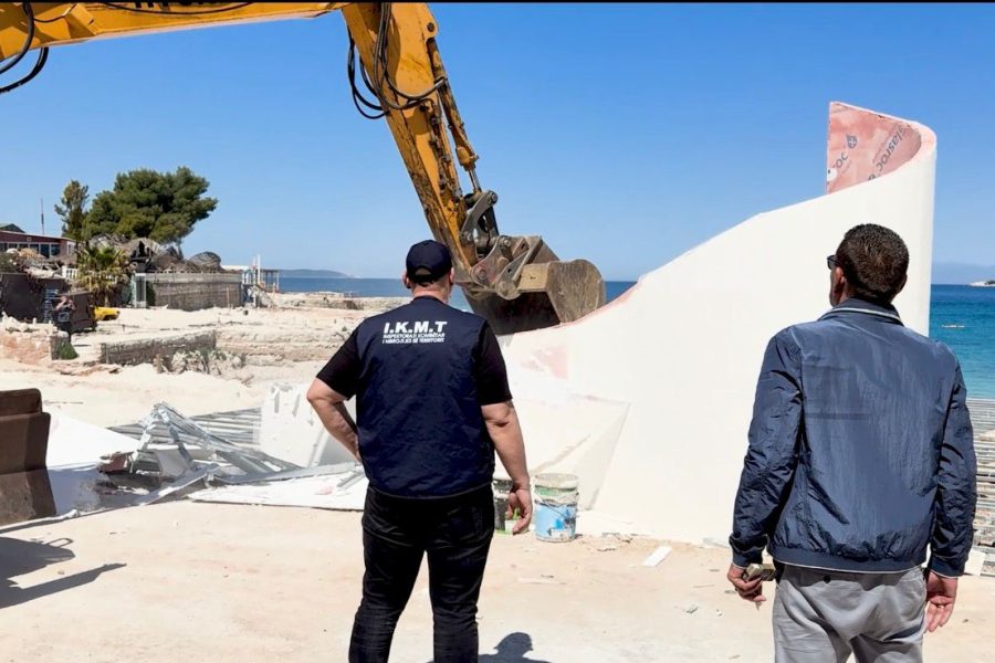 IKMT aksion në Sarandë, prish disa objekte të ndërtuara pa leje