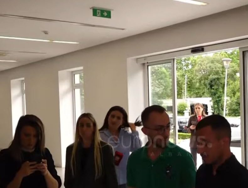Përfaqësuesi shkon seli për të dorëzuar dokumentacionin për kreun e PD! Berberi: Na thanë nuk ka njeri, kjo është e qëllimshme