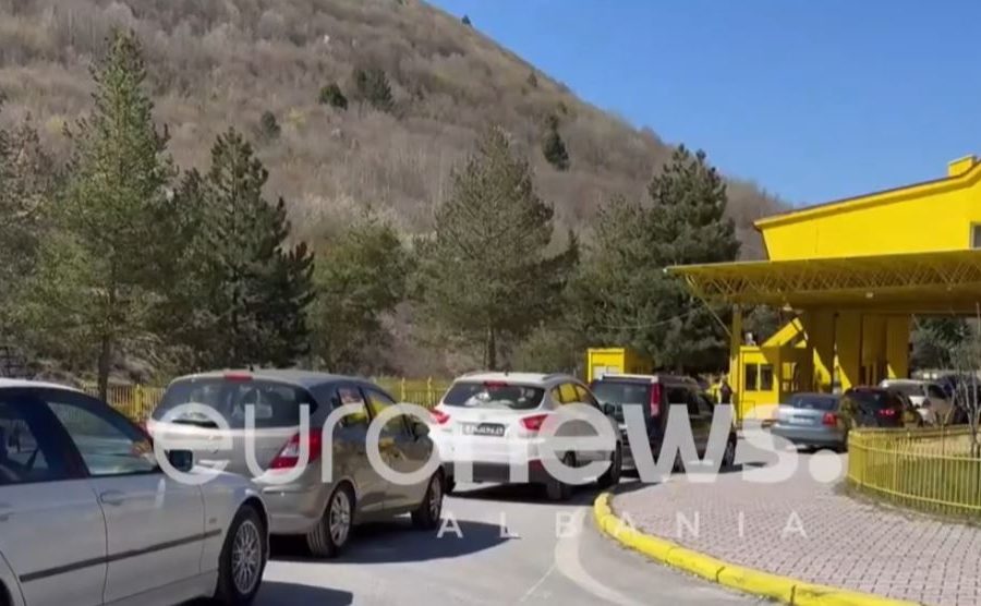 Rritet fluksi në kufi për Pashkë, mijëra qytetarë kthehen nga Greqia