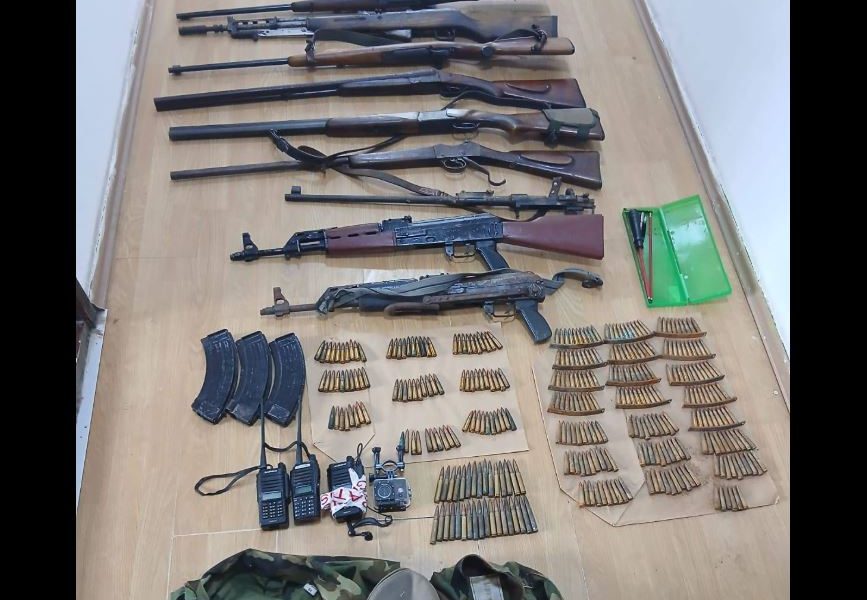6 raste brenda ditës, Policia e Kosovës operacion për kapjen e armëve! Gjenden kallash, fishekë dhe bomba
