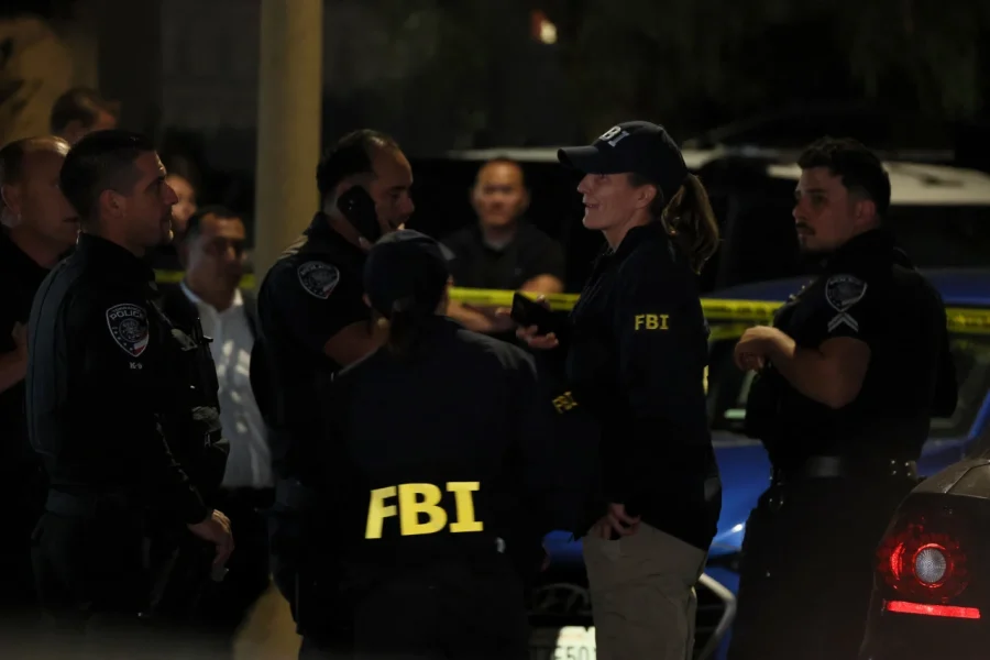 FBI kontrolle në një shtëpi në Los Angeles, dyshohet se i përket autorit që hapi zjarr në darkën e Trump