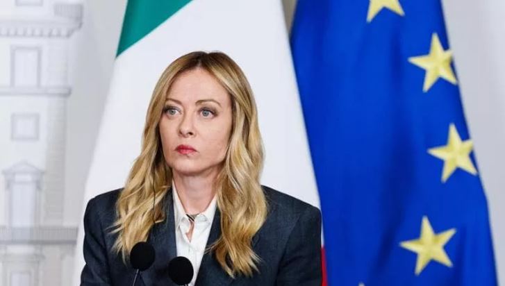 Drejt Parisit për misionin e Evropës, si po nis pas “përplasjes” Meloni lëvizjen anti-Trump