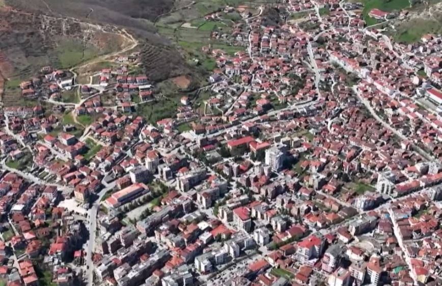Mes turizmit dhe betonit, ekspertët: Pogradeci duhet të bëjë kujdes me ndërtimet