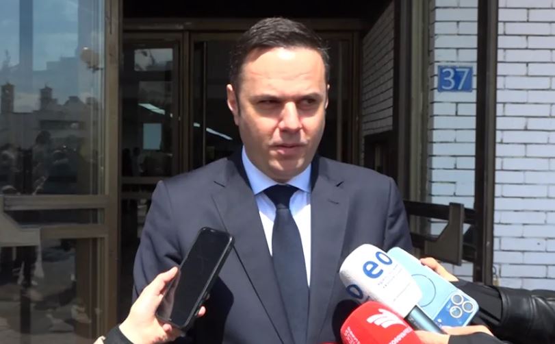 “Vendi po shkon drejt zgjedhjeve të reja”, Abdixhiku: Nuk takohem më me Kurtin
