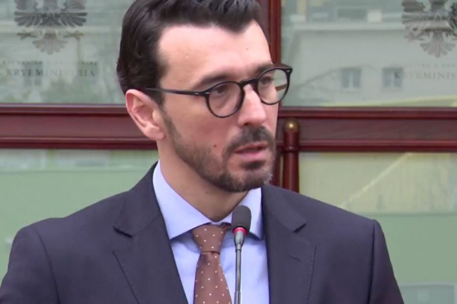 “Çmimi i naftës, taksa e qarkullimit, çmimi i biletës së transportit”, përgjigjet pas mbledhjes së qeverisë Enea Karakaçi