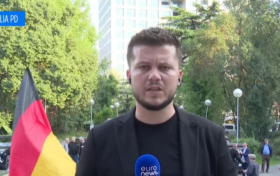 PD rikthen fjalimet, gazetari Ardit Hoxha zbardh detaje nga protesta e opozitës