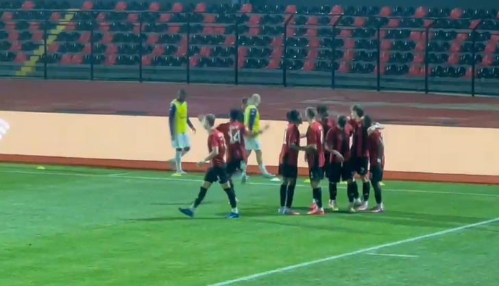 Përmbysje e madhe, Flamurtari mban gjallë shpresat për mbijetesë