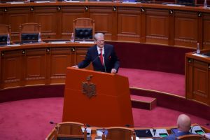 Berisha në Kuvend: Shqipëria ka taksën më të lartë të naftës në botë