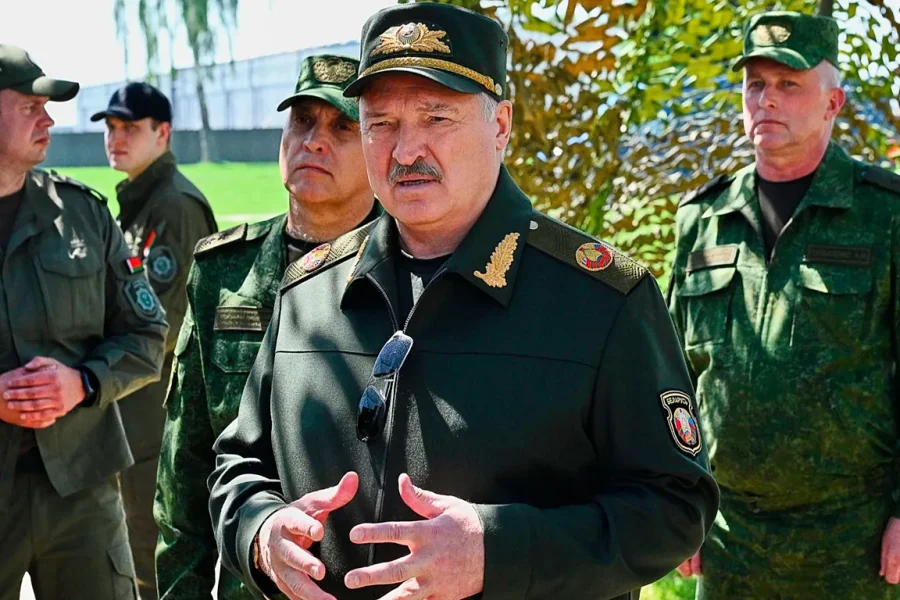 Lukashenko i ofron takim Zelensky-t, ndërsa Ukraina paralajmëron për ofensivën e re të Rusisë përmes Bjellorusisë