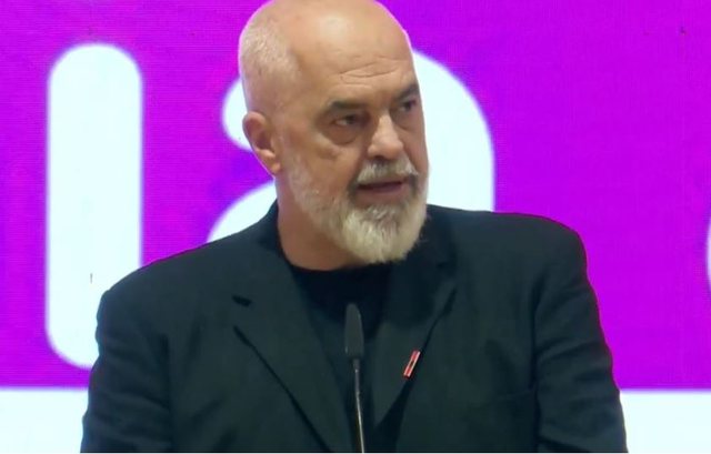 Rama mbledh të rinjtë fitues të Startup-ve në Elbasan: Punojmë me çdo vend të botës pa lëvizur nga shtëpia  