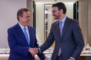 Takim në Athinë, Karakaçi diskuton me ministrin grek: Në fokus ndërtimi i linjës së re të interkonjeksionit