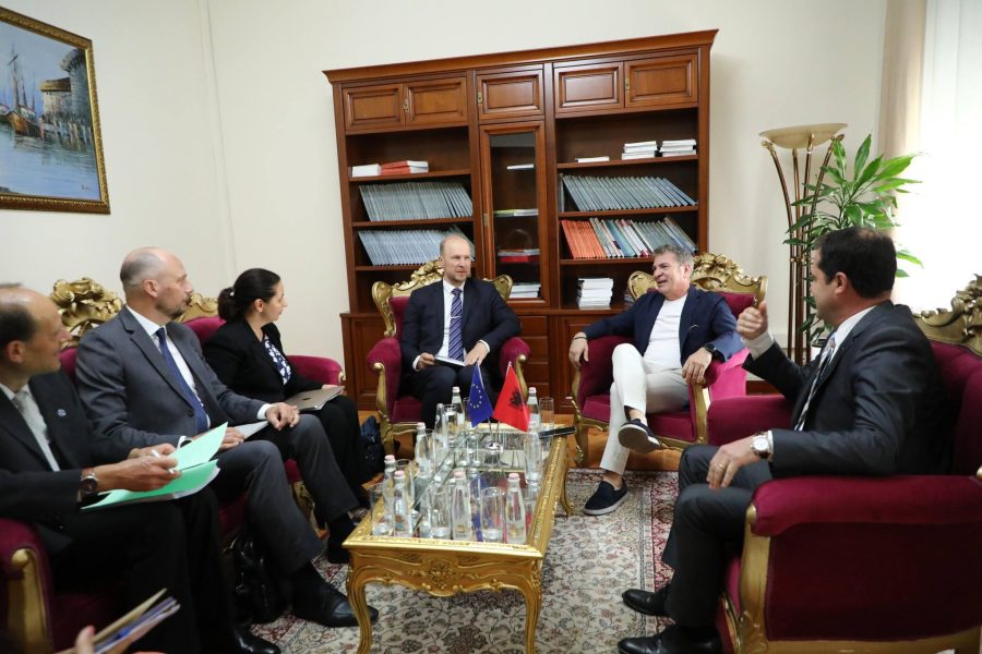 Takim i Komisionit të Reformës Zgjedhore me delegacionin e Komisionit të Venecias për financimin e partive politike! Gjiknuri zbardh takimin