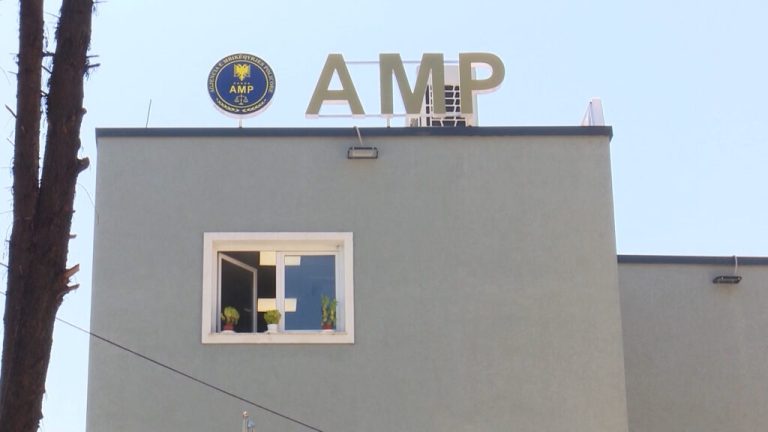 Arrestohen në flagrancë dy efektivë të Komisariatit Nr. 3 në Tiranë, dyshohen për korrupsion dhe shpërdorim detyre