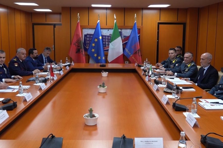 Çelet fushata ajrore anti-kanabis Shqipëri-Itali