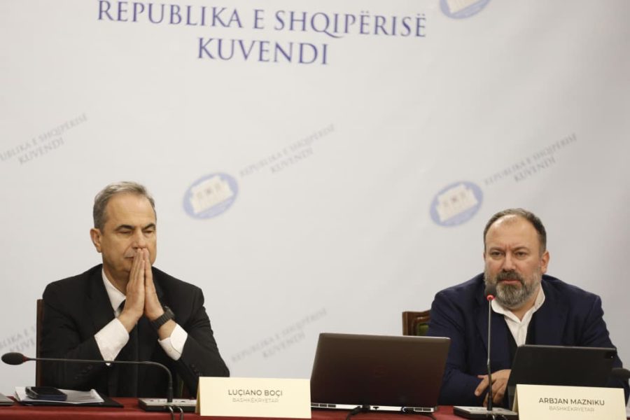 “Mos e bëj si kalama mor burrë”, debate mes Boçit dhe Maznikut