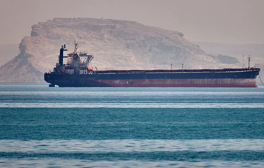 Irani hap sistem zyrtar tarifash për kalimin e anijeve në Ngushticën e Hormuzit