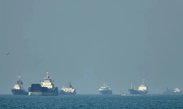 Tensionet në Hormuz, Irani njofton vendosjen e tarifave për shërbimet lundruese