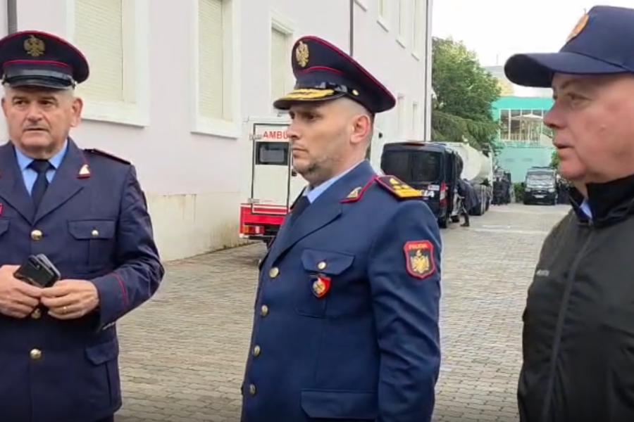 Hita inspekton masat për protestën, kërkon qetësi dhe profesionalizëm nga efektivët