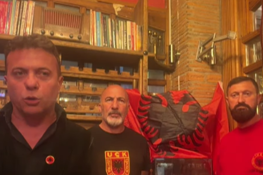 Laert Vasili nga Shkupi shfaqet me luftëtarët e UÇK: “Do më mbrojnë të kaloj kufirin”