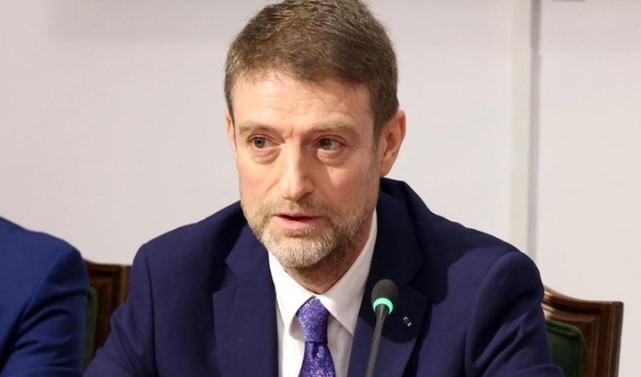 Rusia kërkoi largimin e diplomatëve nga Kievi, Hoxha: Kërcënimi i ambasadave nuk është diplomaci