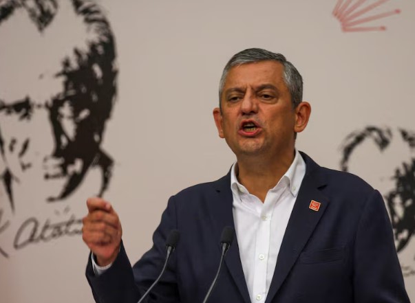 Hetimet mbi kongresin e Partisë Republikane Popullore, policia turke arreston 13 persona