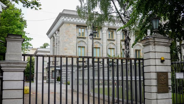 Dyshohet se avioni ushtarak shkeli hapësirën ajrore, Finlanda thërret ambasadorin rus