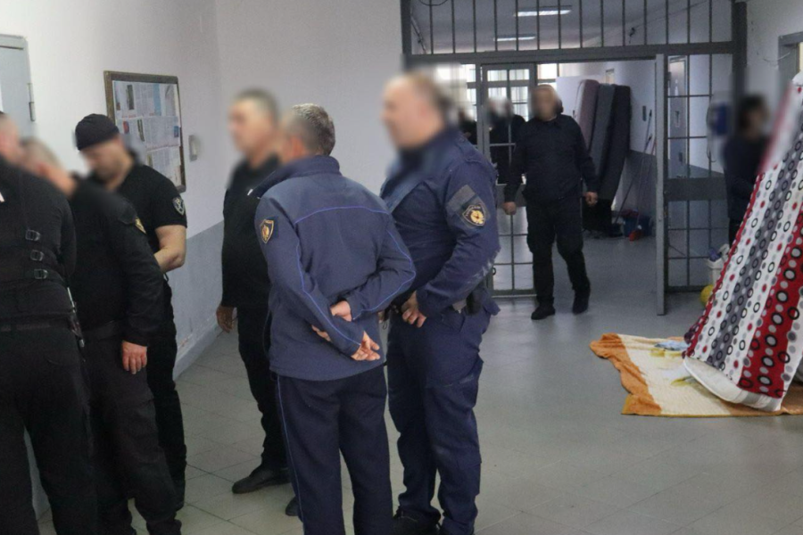 Aksion blic në IEVP Fier, Vlorë dhe Peqin! Drejtoria e Burgjeve jep detaje, zbulon se çfarë u sekuestrua nëpër qeli