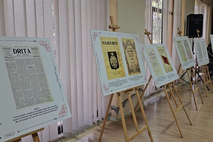 “Kujtesa e shtypur” ekspozita që sjell historinë e shtypit shqiptar në Ersekë