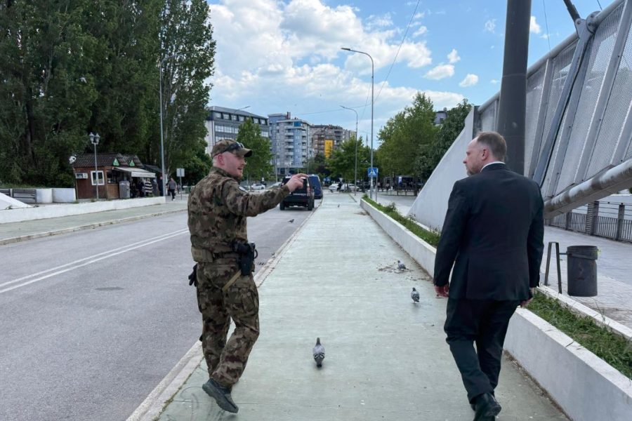 Ambasadori Hamilton: Në Urën e Mitrovicës, mirënjohës ndaj NATO-s që shërben në KFOR
