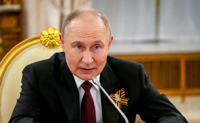 “Një njeri të cilit mund t’i besohet”, kë konsideron Putin negociatorin e tij të preferuar të BE-së