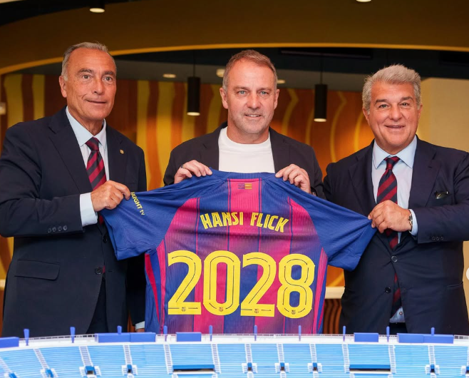 Flick nënshkruan zgjatje kontrate, trajneri i Barcelonës deri në vitin 2028