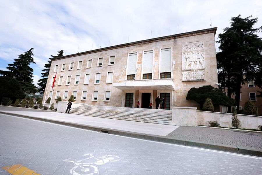 Faturat nuk paguhen në kohë, borxhet e qeverisë dhe bashkive rriten 1.1 mld lekë