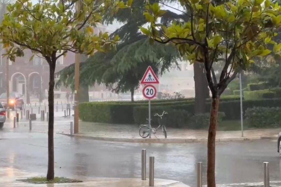 Moti i keq përfshin disa zona të vendit