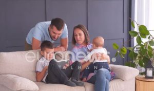 Mungesa e hapësirës në banesa, çiftet e reja jetojnë me prindërit, fëmijët pa dhomën e tyre