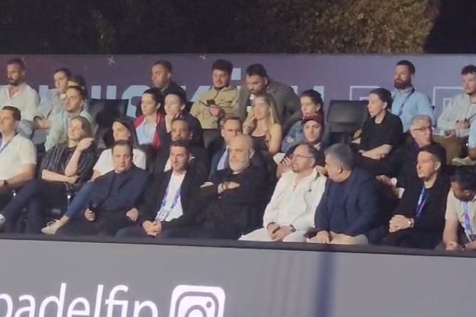 VIDEOLAJM/ Rama pas takimit në Lezhë,  shihet duke parë finalen e Padelit në Tiranë
