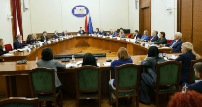 Opozita kundër kalendarit të punimeve në Kuvend, Bardhi: Po e bëni debatin joeficent