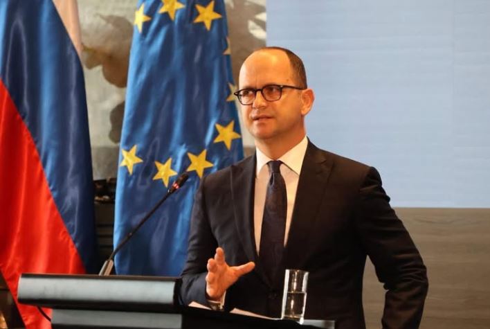 Ish-ministri Ditmir Bushati: A ka Shqipëria një politikë të jashtme?