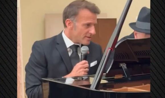Macron këndon La Boheme para liderëve evropianë (VIDEO)