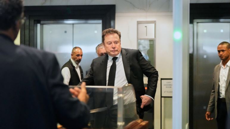 Musk ofendon gjyqtarët francezë, u dërgon komente homofobike dhe përçmuese