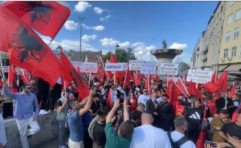 Nis protesta e studentëve në Shkup për gjuhën shqipe