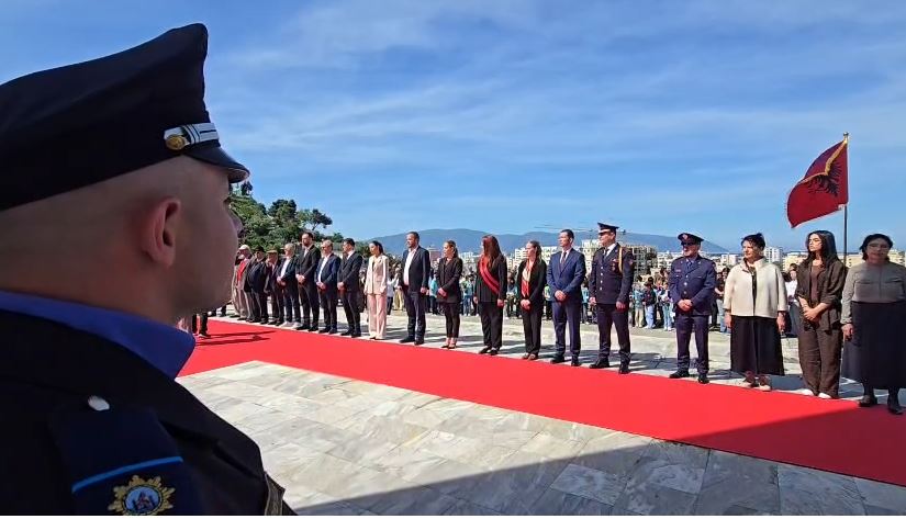 Vlora përkujton Ditën e Dëshmorëve, homazhe dhe thirrje për reflektim nga politika