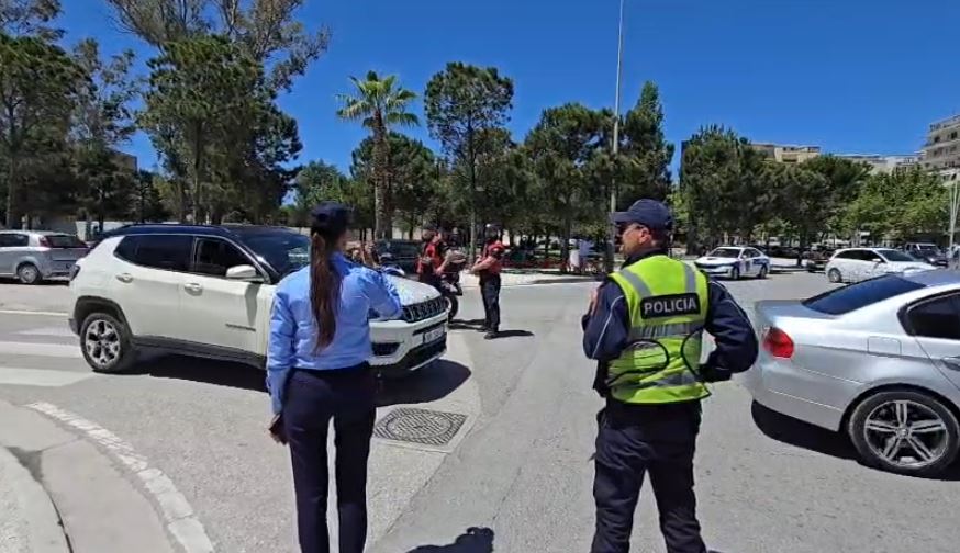 Policia Rrugore aksion në Vlorë gjatë festimeve të maturantëve, kontrolle në rrugë