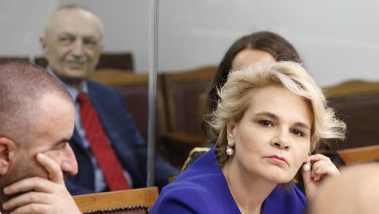 Tensione në seancën për Metën, gjobiten Monika Kryemadhi dhe avokati i ish-presidentit