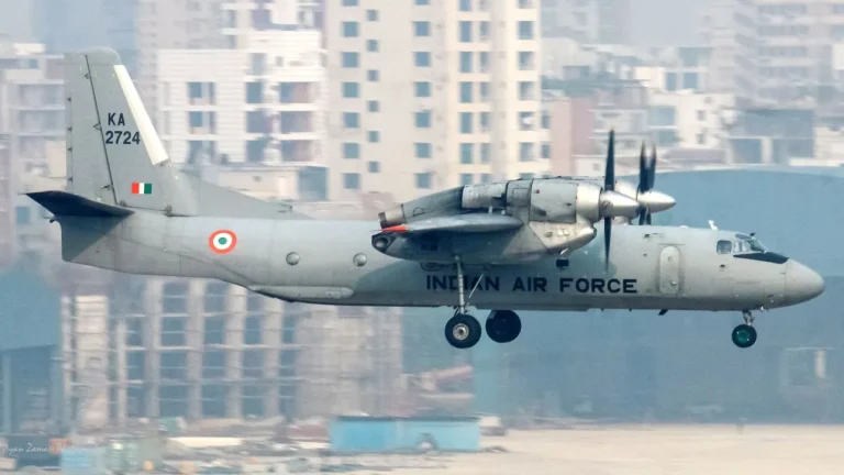 Pesë të vdekur pas rrëzimit të një aeroplani të Forcave Ajrore indiane