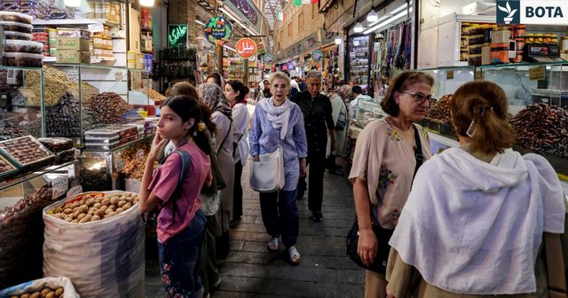 Iranianët “janë varfëruar”, teksa lufta po e shkatërron ekonominë