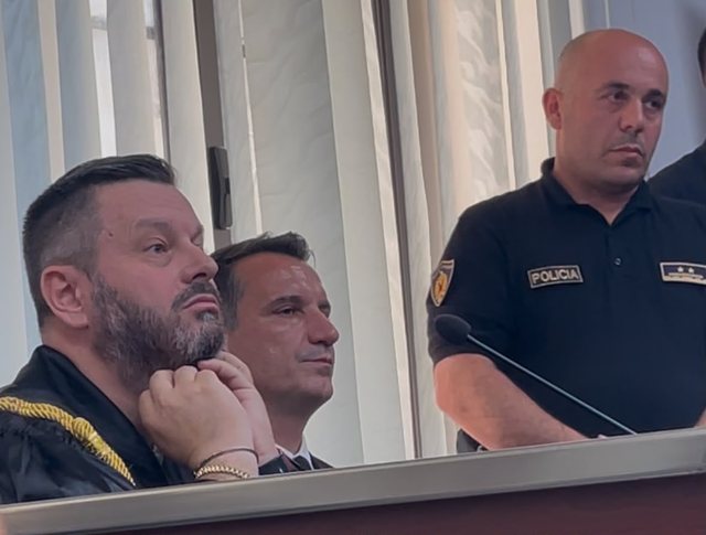 Shtyhet seanca në Gjykatën Administrative për çështjen mes Veliajt dhe Dados