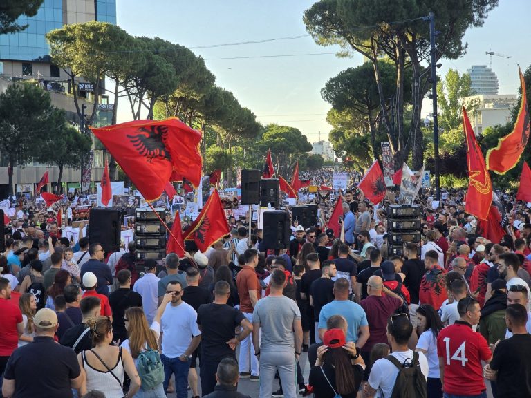 Sot dita 11-të e protestës, në Tiranë pritet të vijnë edhe shqiptarë nga jashtë kufijve