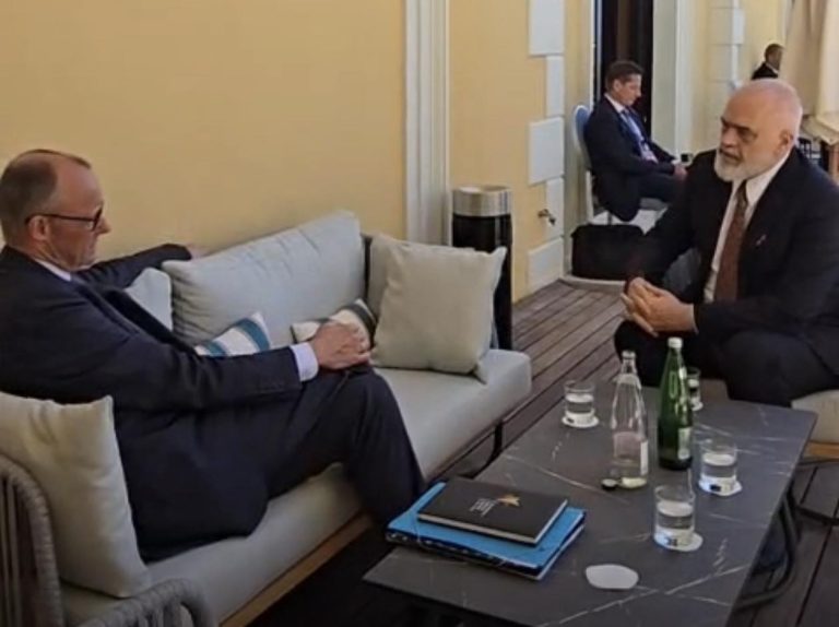 FOTOLAJM/ Edi Rama publikon foton e fundit nga Mali i Zi me Kancelarin Friedrich Merz